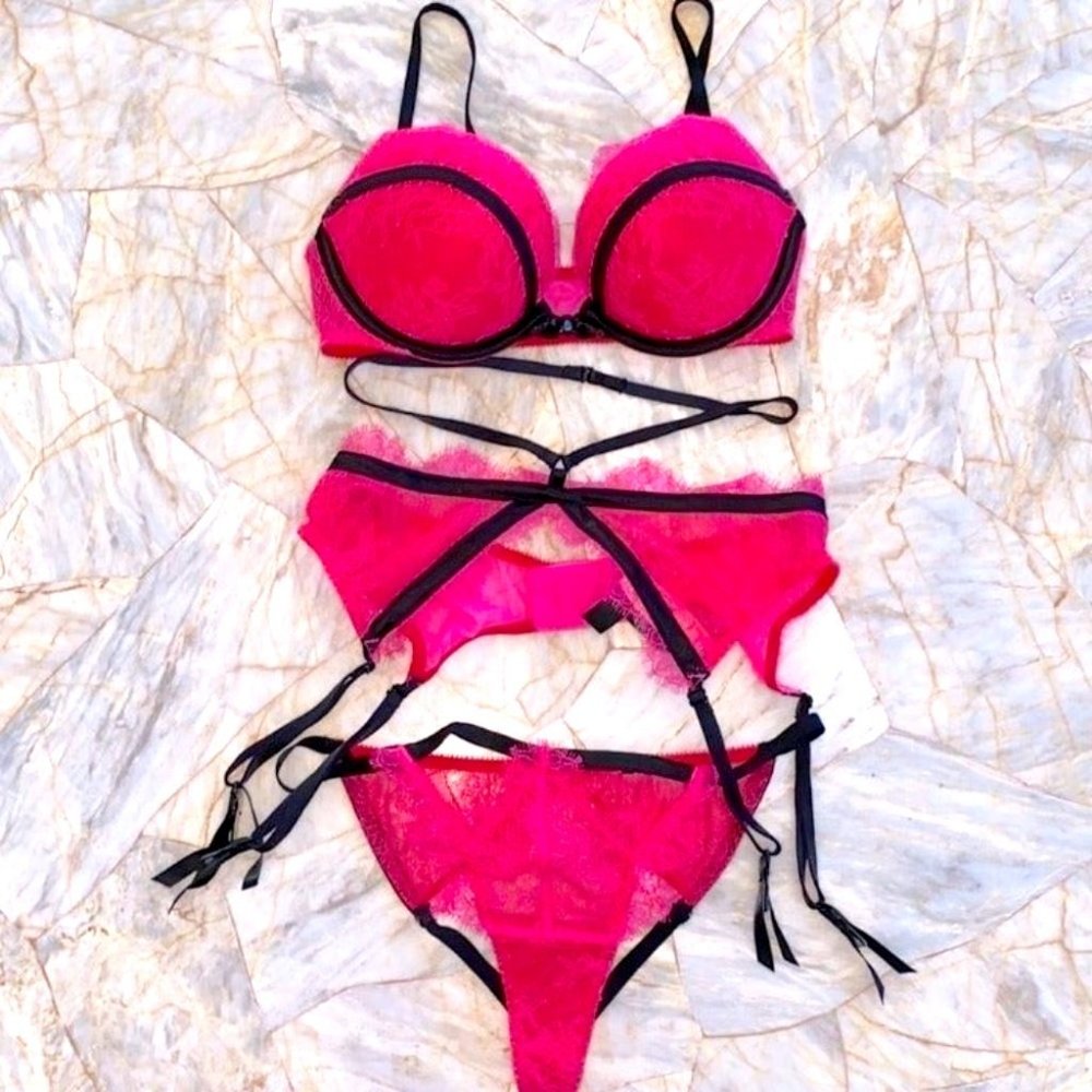 3 piece set VS Bombshell Front-Close 34A & Cut Out Back Panty S & Garter XS/S - Picture 1 of 12